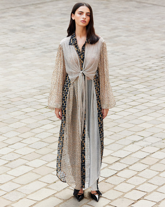 Elégante longue robe chemise en viscose chiffon gold, beige et noire - Robes Mes Demoiselles - Image 1
