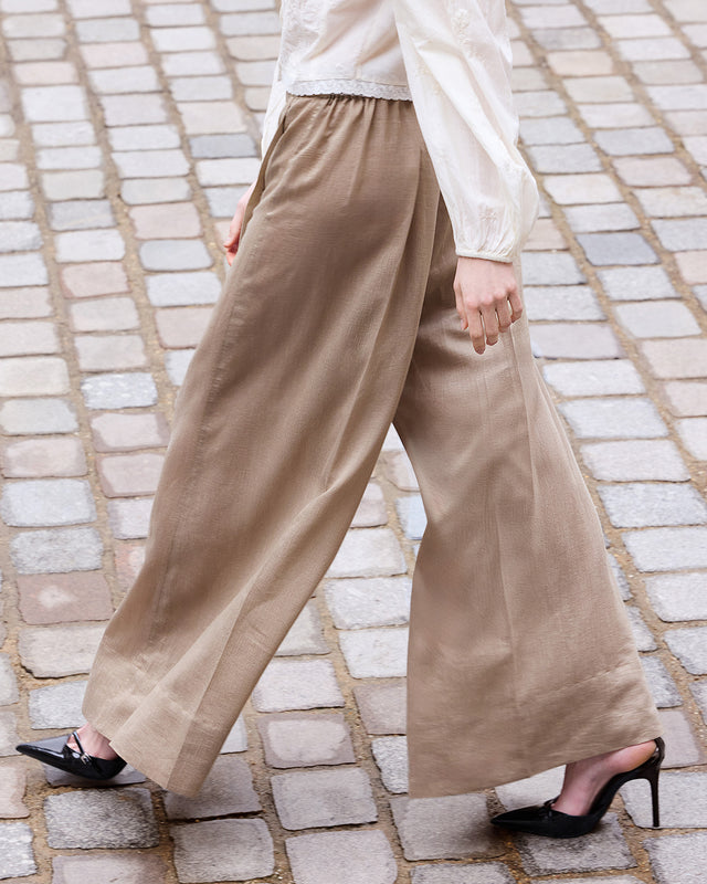 Pantalon Sissy - Marron : Pantalon raffiné à pinces beige Mes Demoiselles - Image 3