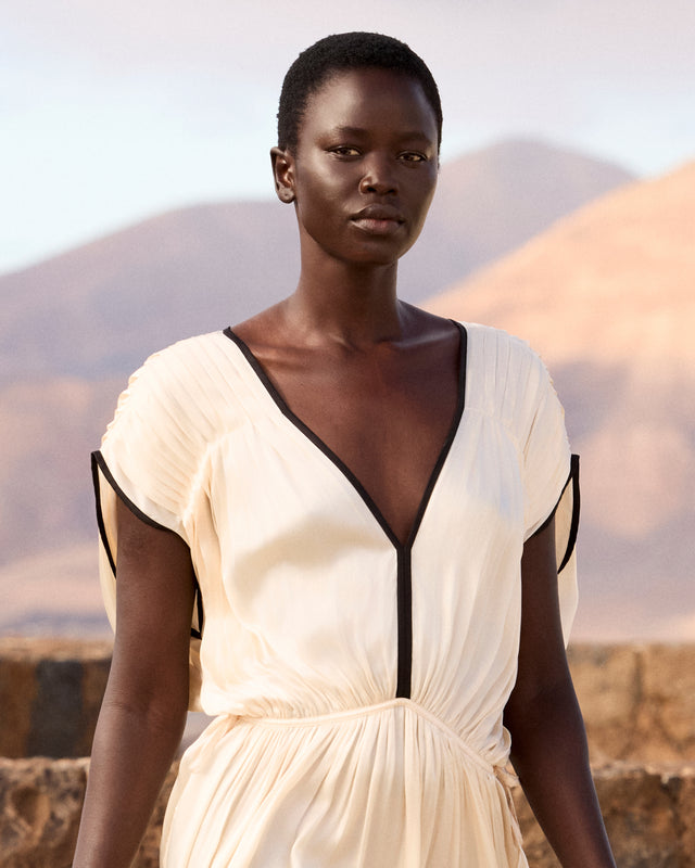 Robe Blava - Écru : Robe longue en viscose satinée – Écru et détails noirs Mes Demoiselles - Image 3