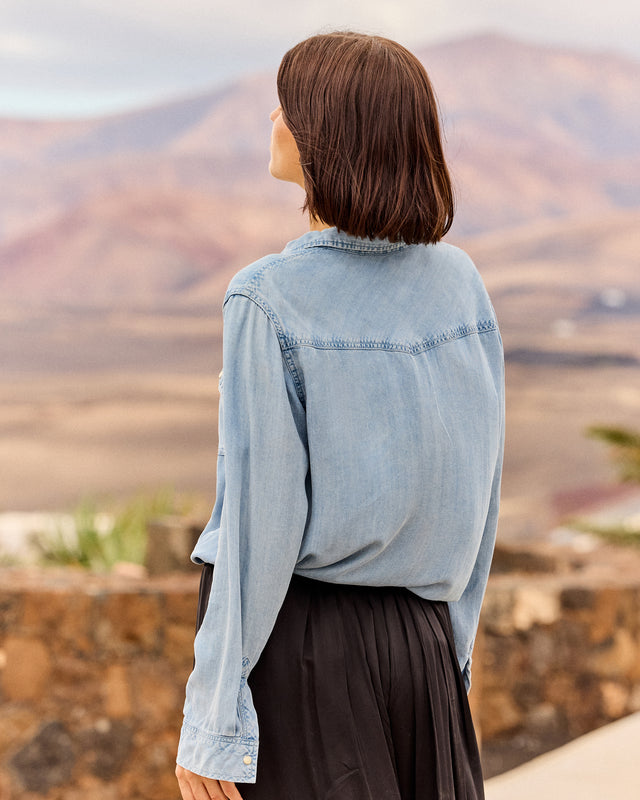 Chemise Sullery - Bleu : Chemise en coton denim – Détail pins colorés Mes Demoiselles - Image 2