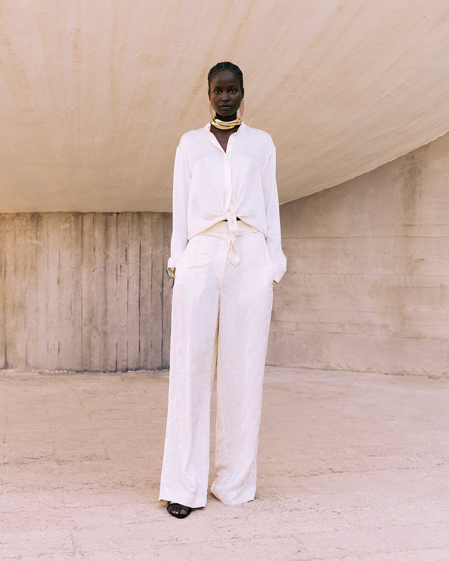 Chemise en satin de soie ivoire aux lignes épurées - Chemises & tops Mes Demoiselles - Image 1