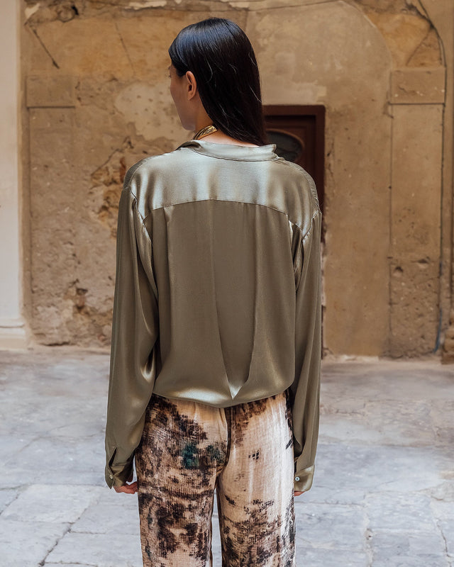 Chemise Siwa - Kaki : Chemise épurée en satin viscose kaki profond Mes Demoiselles - Image 3