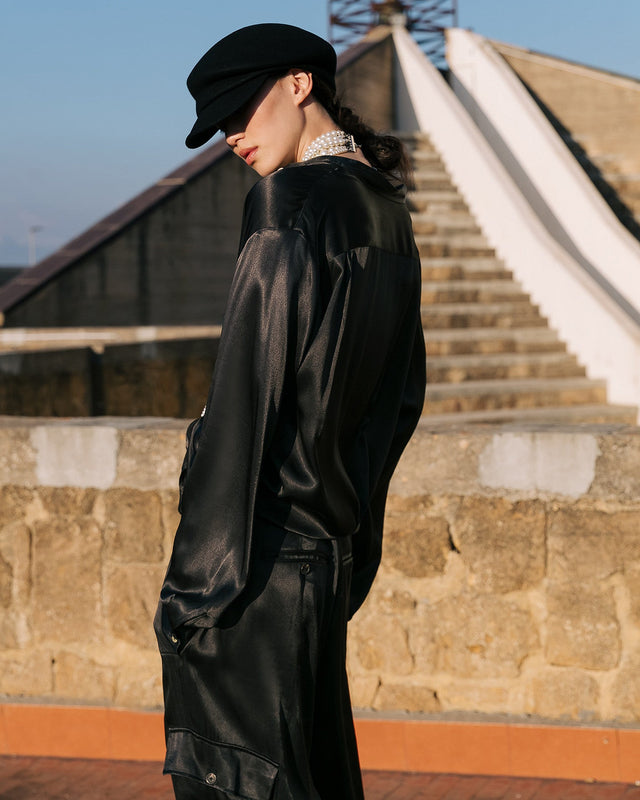 Chemise épurée en satin viscose noir profond - Chemises & tops Mes Demoiselles - Image 2