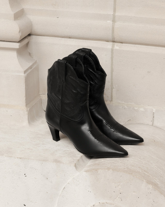 Bottines western en cuir noir - Chaussures Mes Demoiselles - Image 1