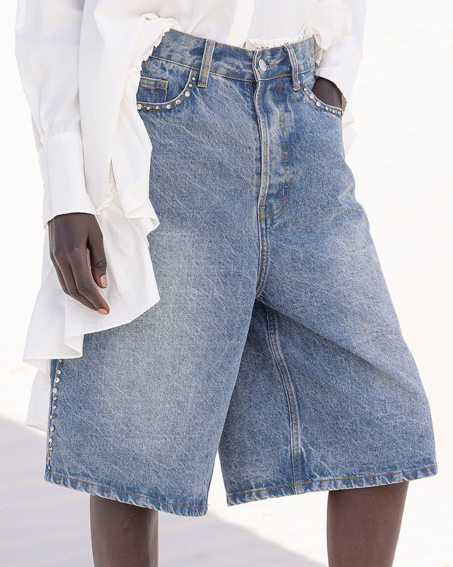 Bermuda long en denim bleu et pièces argentés - Jupes & shorts Mes Demoiselles - Image 3