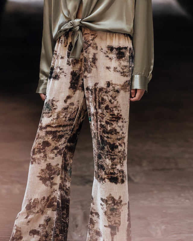 Pantalon Allar - Kaki : Pantalon en velours de soie imprimé paysage Mes Demoiselles - Image 3