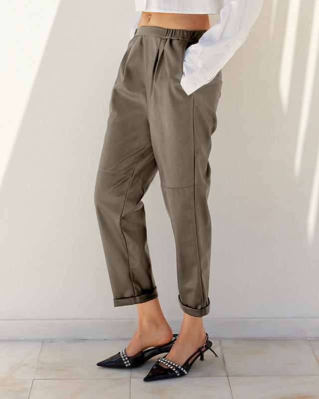 Pantalon droit en simili cuir – chocolat - Pantalons & combinaisons Mes Demoiselles - Image 2
