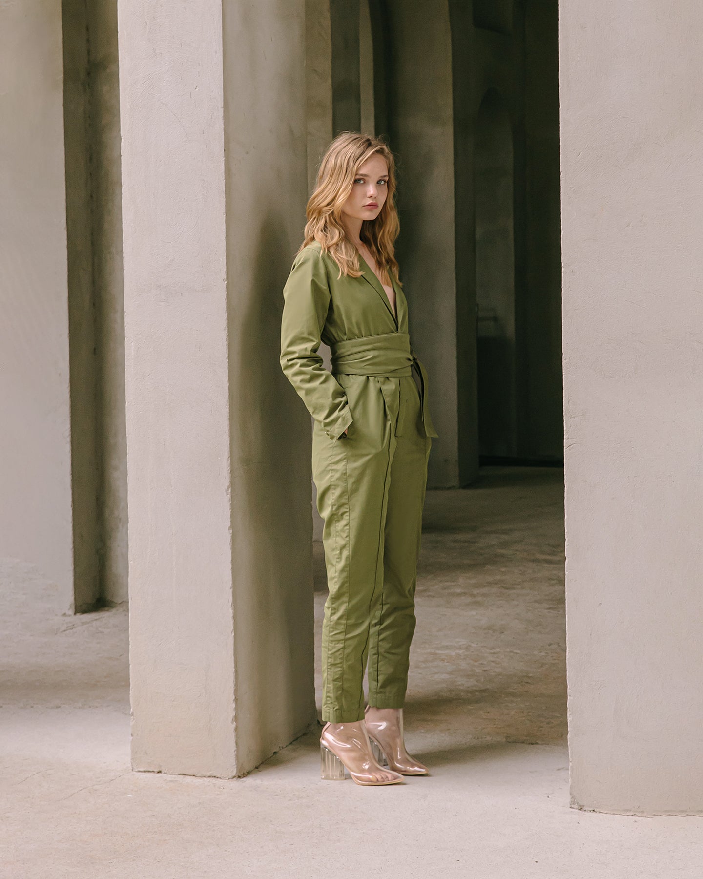 Combinaison kaki ajustée, chic et sophistiquée - Pantalons & combinaisons Mes Demoiselles