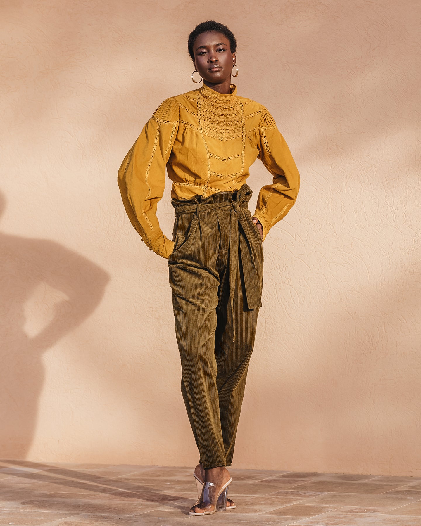 Pantalon velours côtelé kaki, taille haute, jambes droites - Pantalons & combinaisons Mes Demoiselles