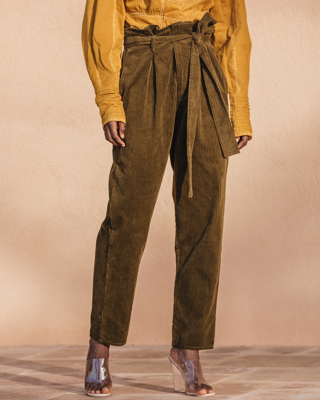 Pantalon velours côtelé kaki, taille haute, jambes droites - Pantalons & combinaisons Mes Demoiselles - Image 2