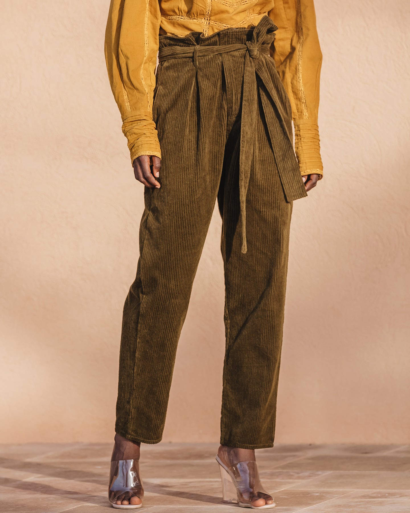 Pantalon velours côtelé kaki, taille haute, jambes droites - Pantalons & combinaisons Mes Demoiselles