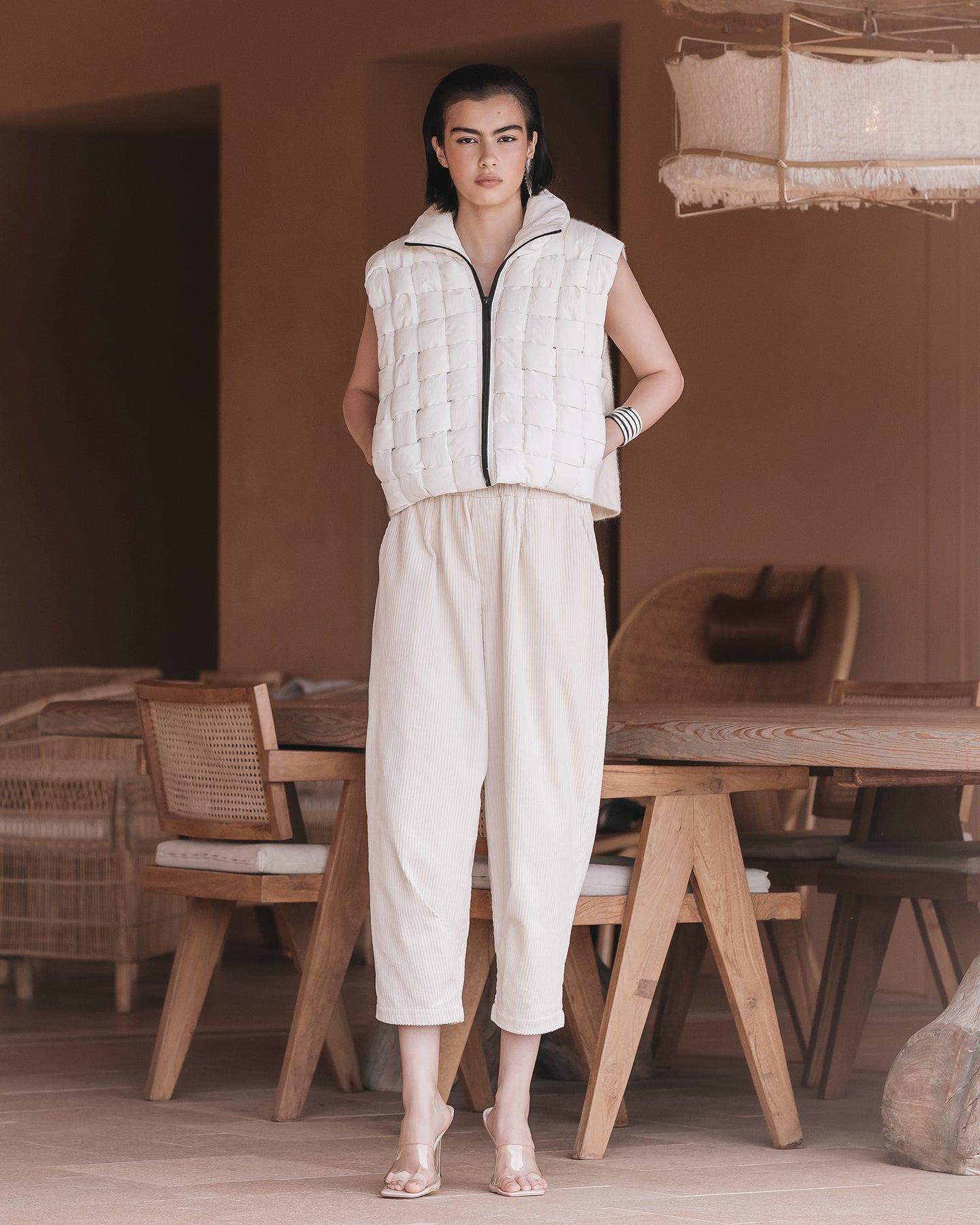 Pantalon Crysta - Ecru : Pantalon velours côtelé écru, coupe ample moderne et confortable Mes Demoiselles