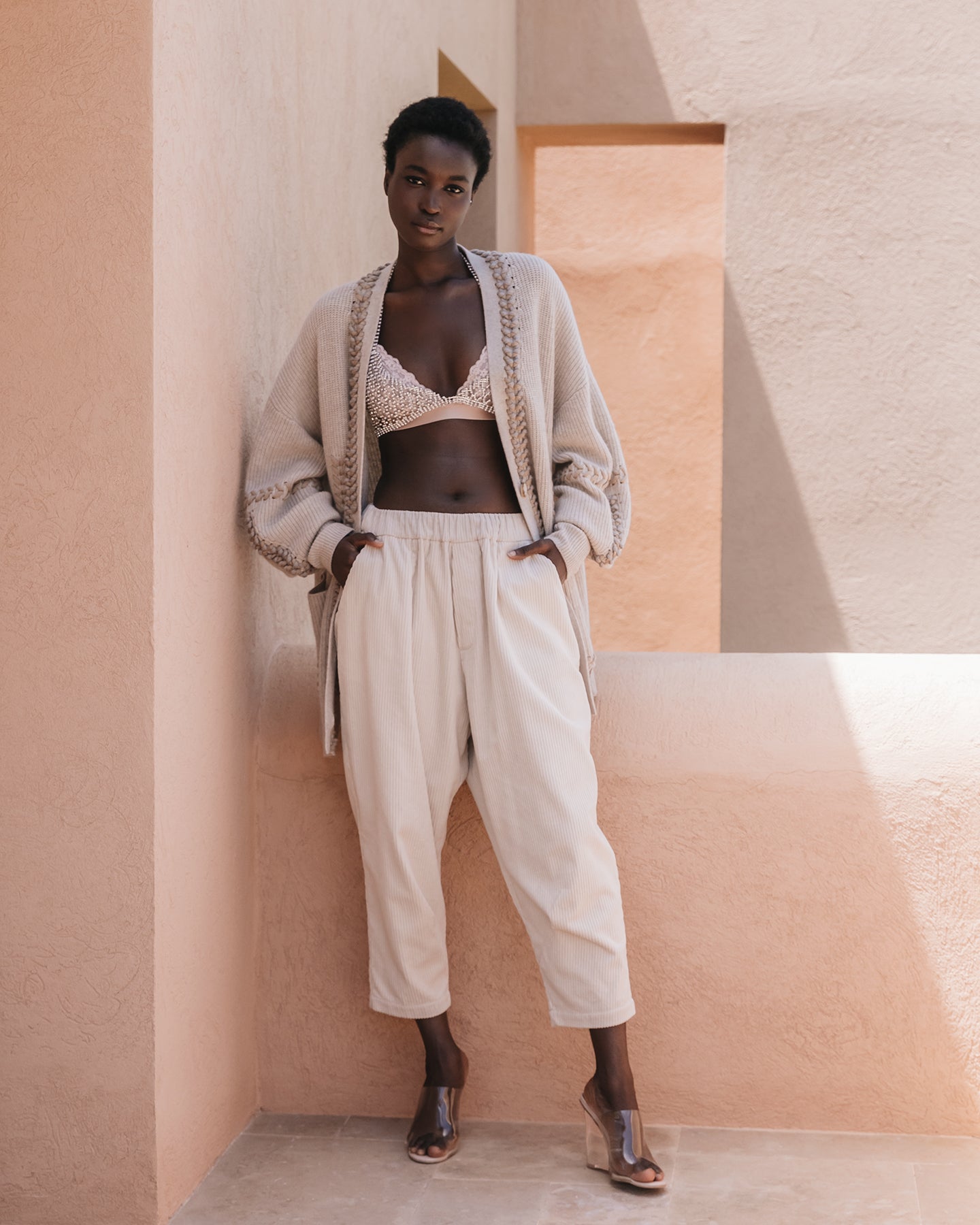 Pantalon Crysta - Ecru : Pantalon velours côtelé écru, coupe ample moderne et confortable Mes Demoiselles
