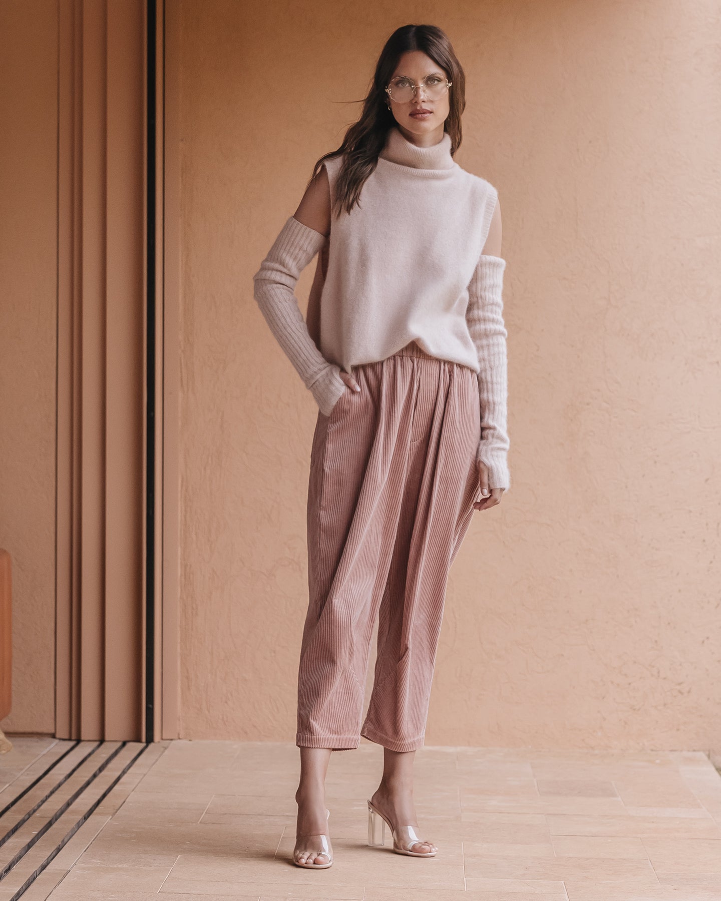 Pantalon velours côtelé nude, coupe ample, moderne et confortable - Pantalons & combinaisons Mes Demoiselles