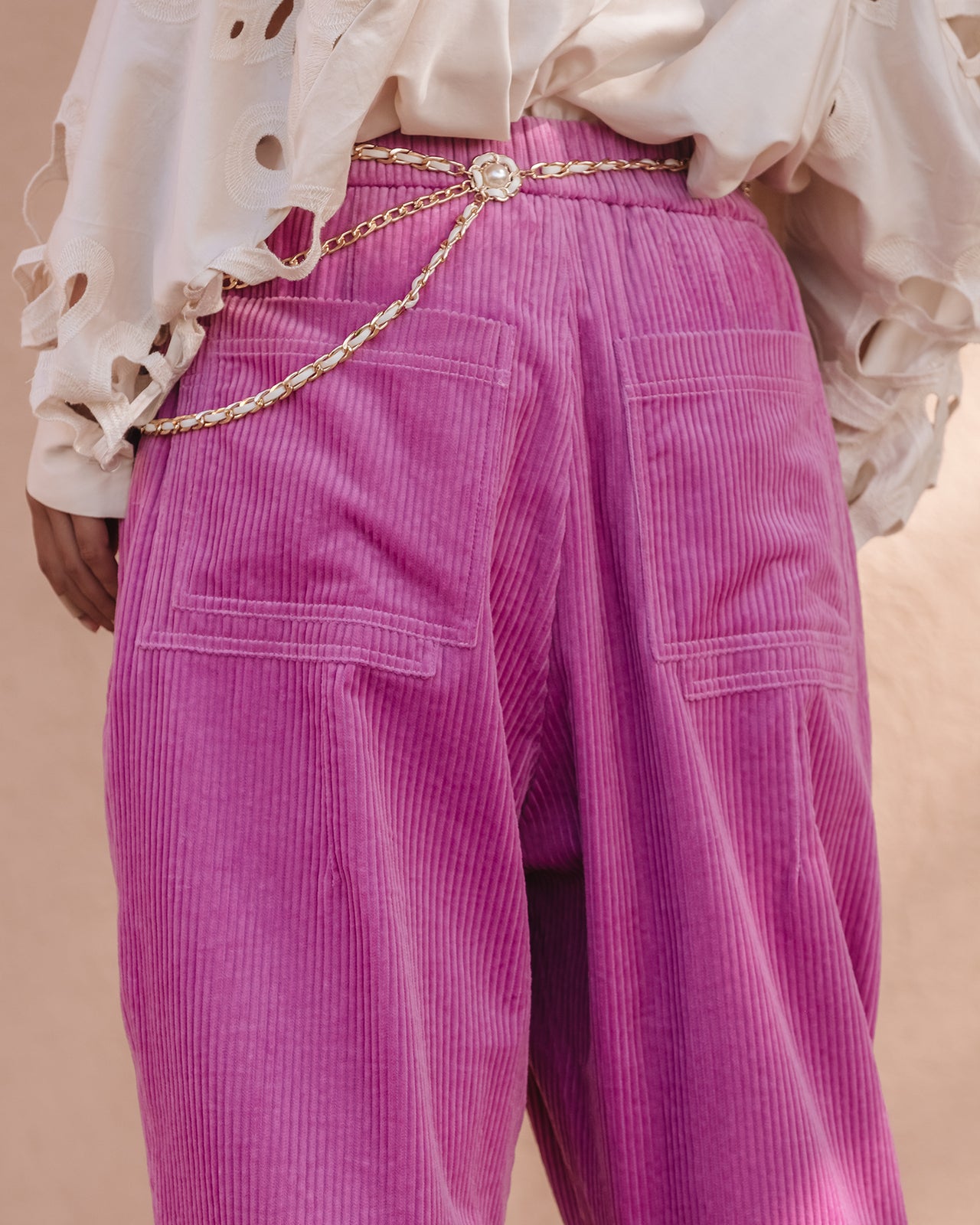Pantalon Crysta - Rose : Pantalon velours côtelé rose, coupe ample, moderne et élégant Mes Demoiselles - Image 5