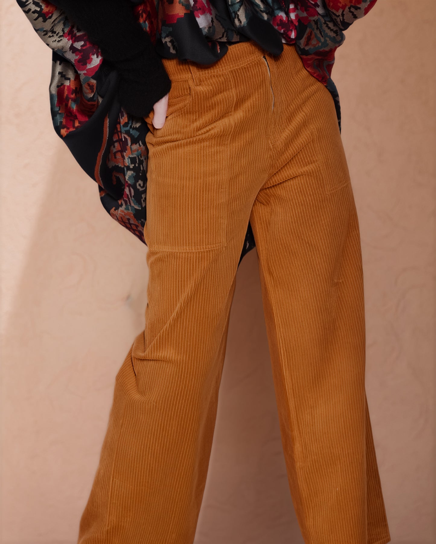 Pantalon rétro - chic ocre, velours côtelé, coupe large et droite - Pantalons & combinaisons Mes Demoiselles