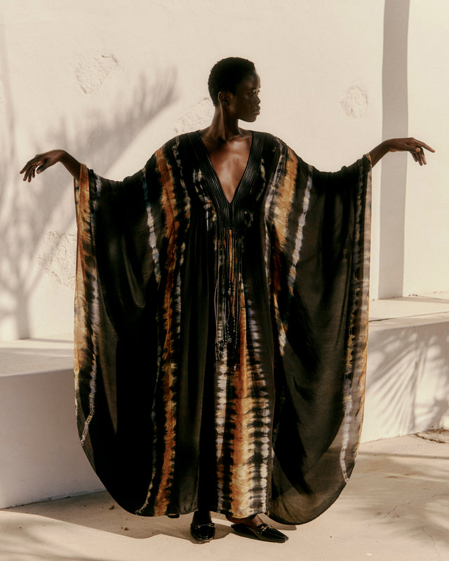 Caftan en viscose fluide tie & dye – Bleu et ocre - Robes Mes Demoiselles - Image 1
