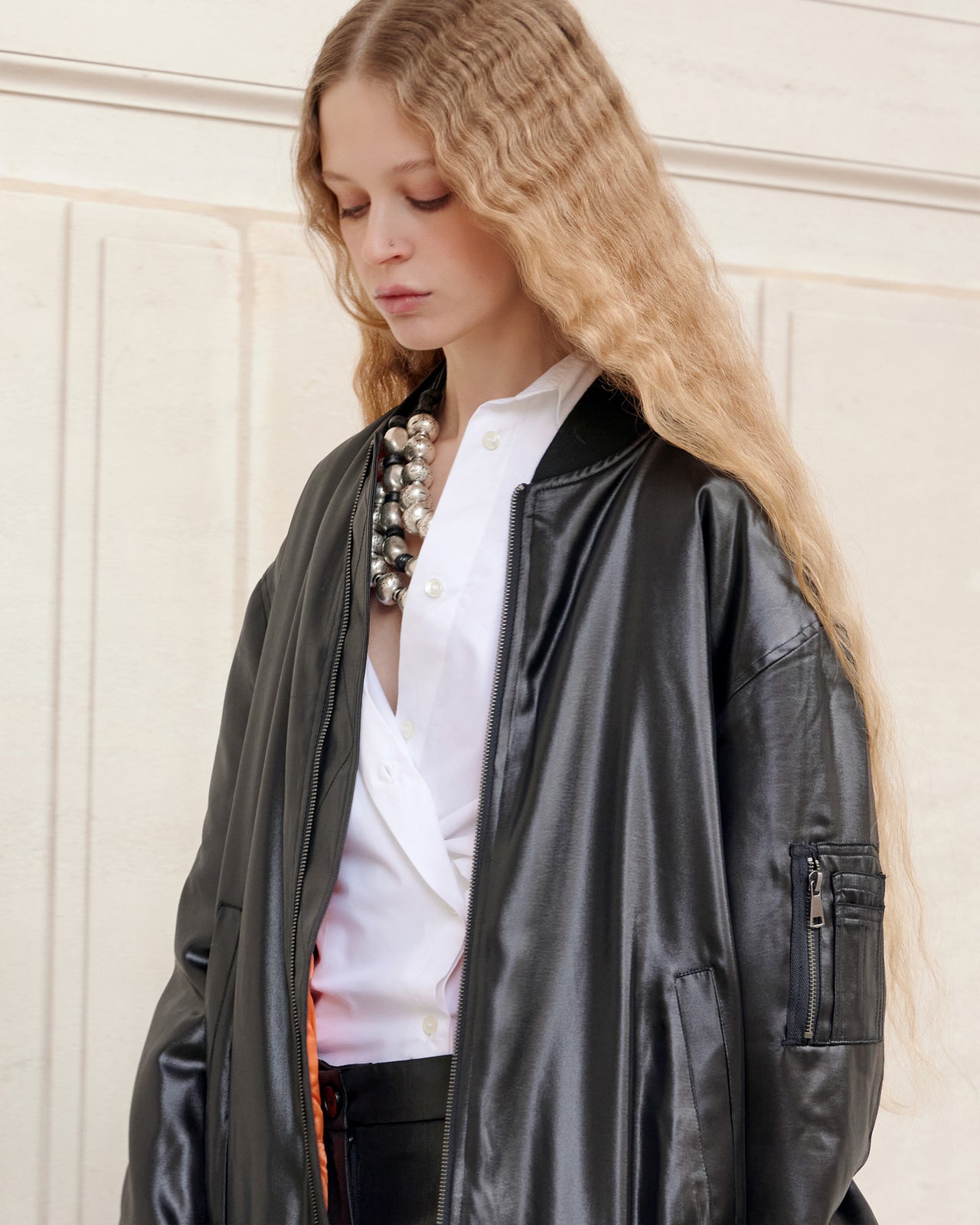 Veste Della - Noir : Bomber en satin noir shiny Mes Demoiselles - Image 9