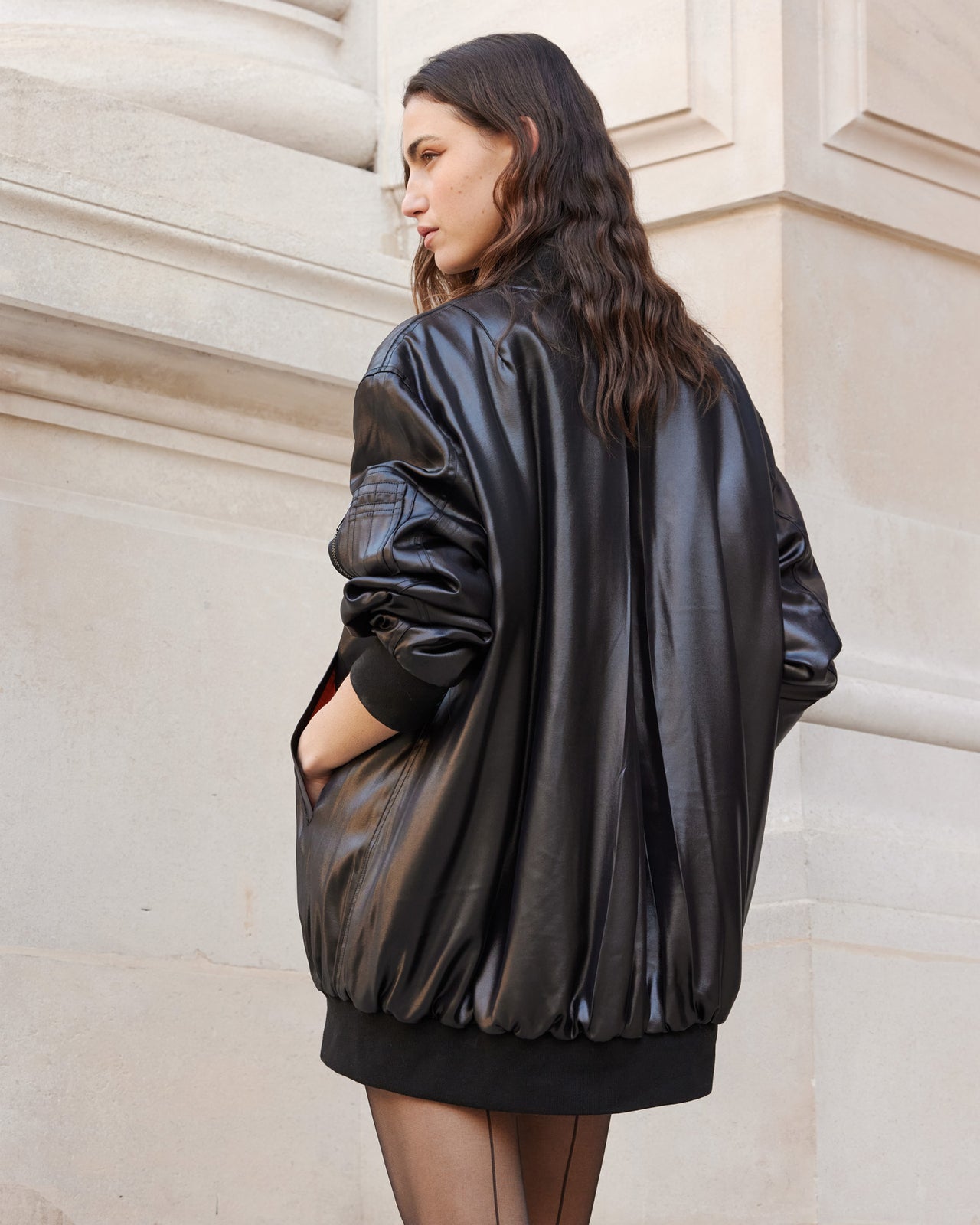 Veste Della - Noir : Bomber en satin noir shiny Mes Demoiselles - Image 4