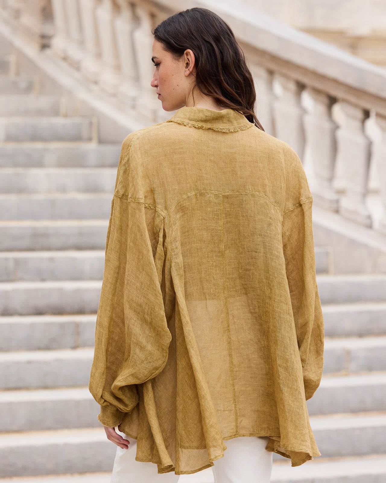 Chemise au joli volume en lin couleur beige - Chemises & tops Mes Demoiselles - Image 3