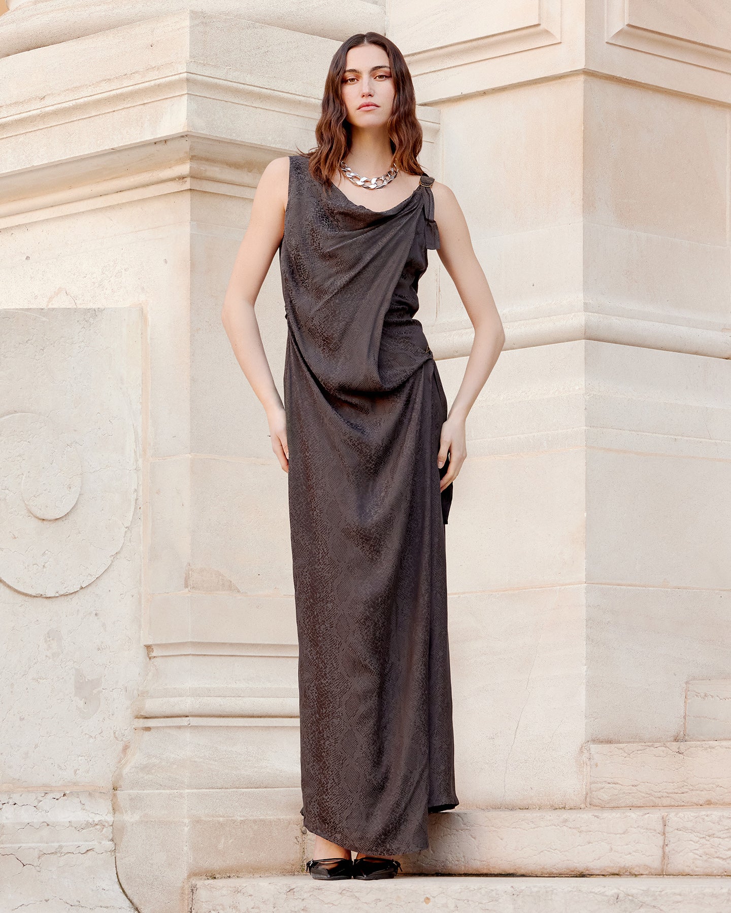 Robe Lachlan - Noir : Robe noire longue habillée imprimé fondu reptile Mes Demoiselles
