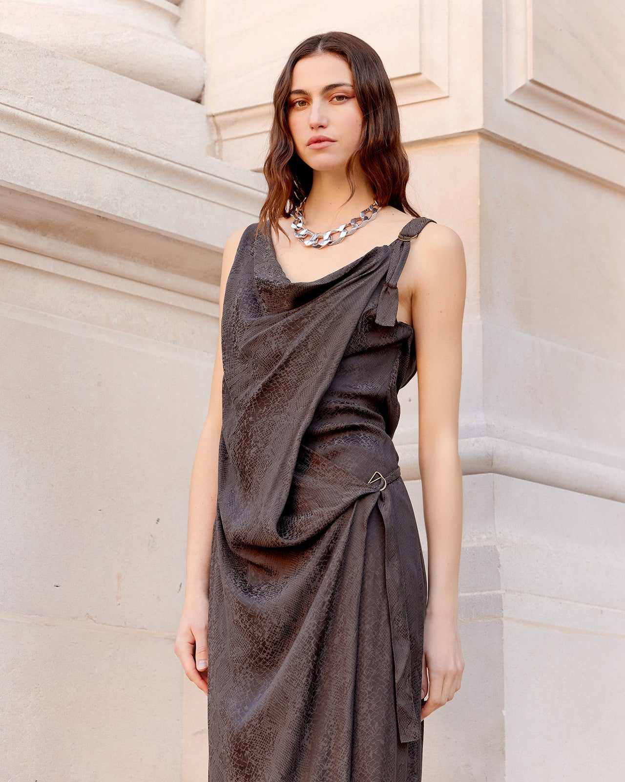 Robe Lachlan - Noir : Robe noire longue habillée imprimé fondu reptile Mes Demoiselles - Image 5