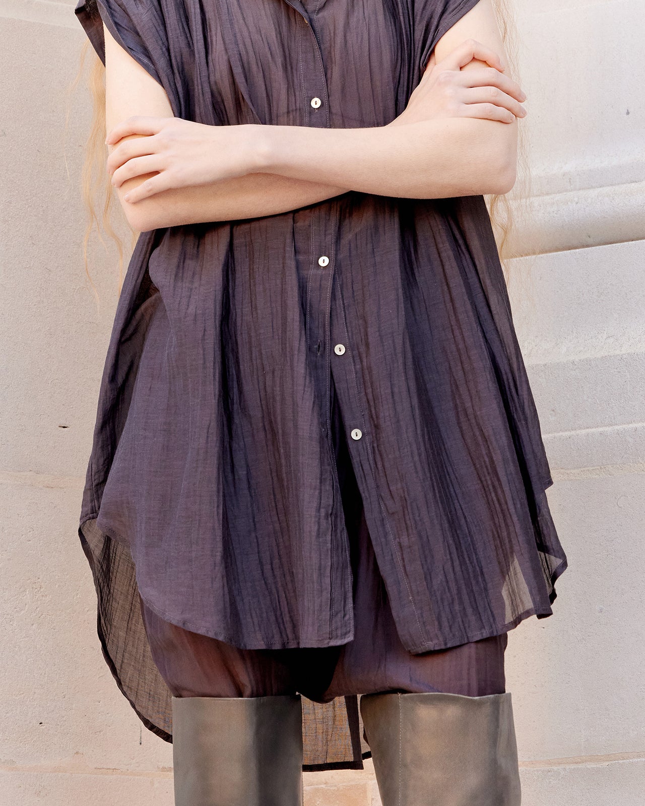 Chemise Lana - Gris Violine : Chemise longue sans manches en gaze de coton et soie grise Mes Demoiselles - Image 4