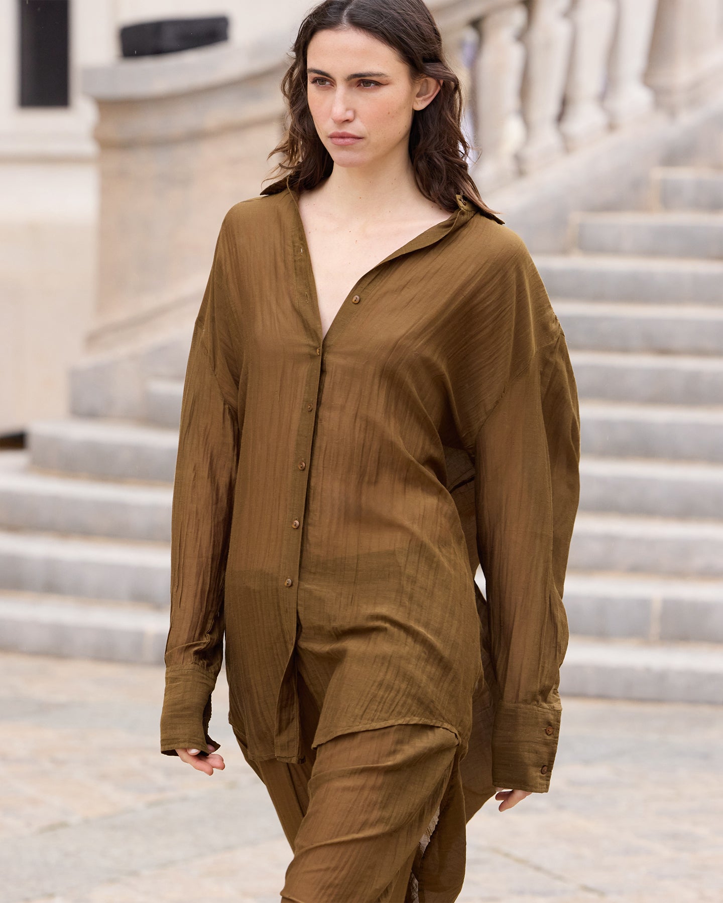Chemise Lao - Marron : Chemise souple et longue en gaze de coton et soie kaki Mes Demoiselles