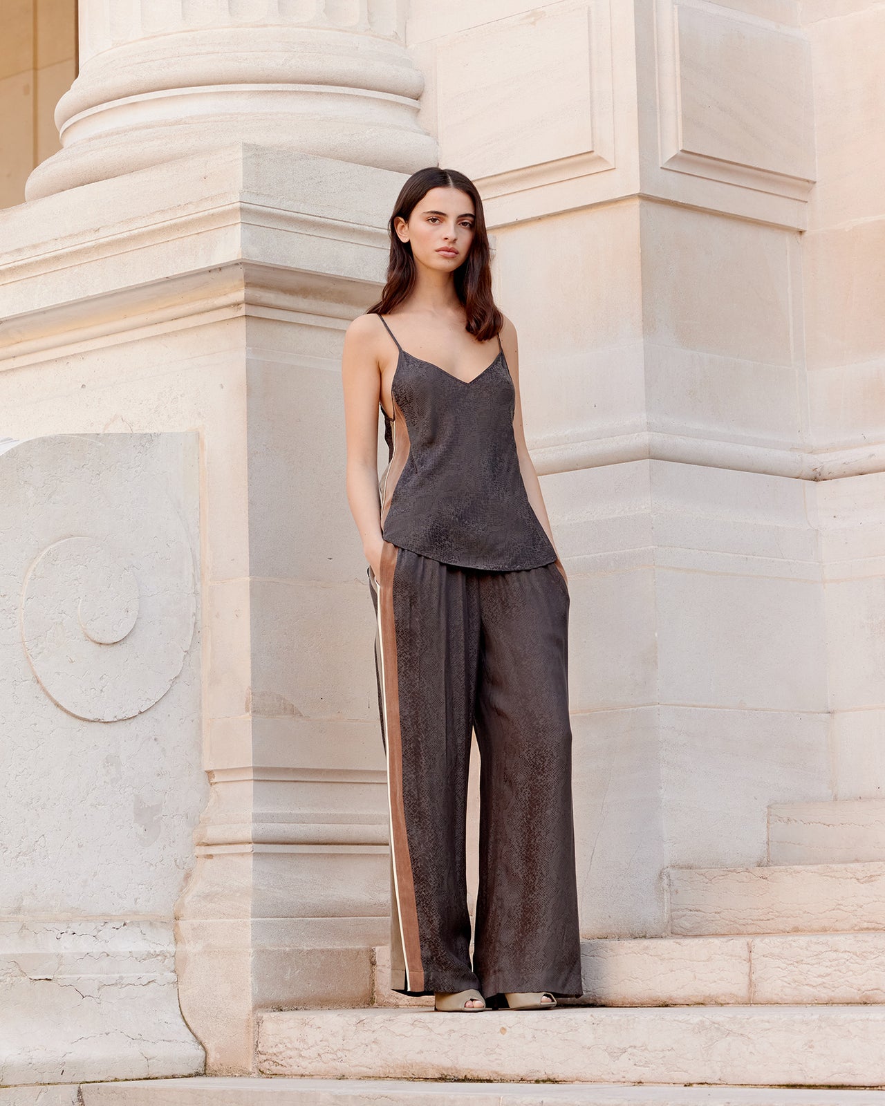 Top en jacquard satin noir imprimé reptile - Chemises & tops Mes Demoiselles - Image 1