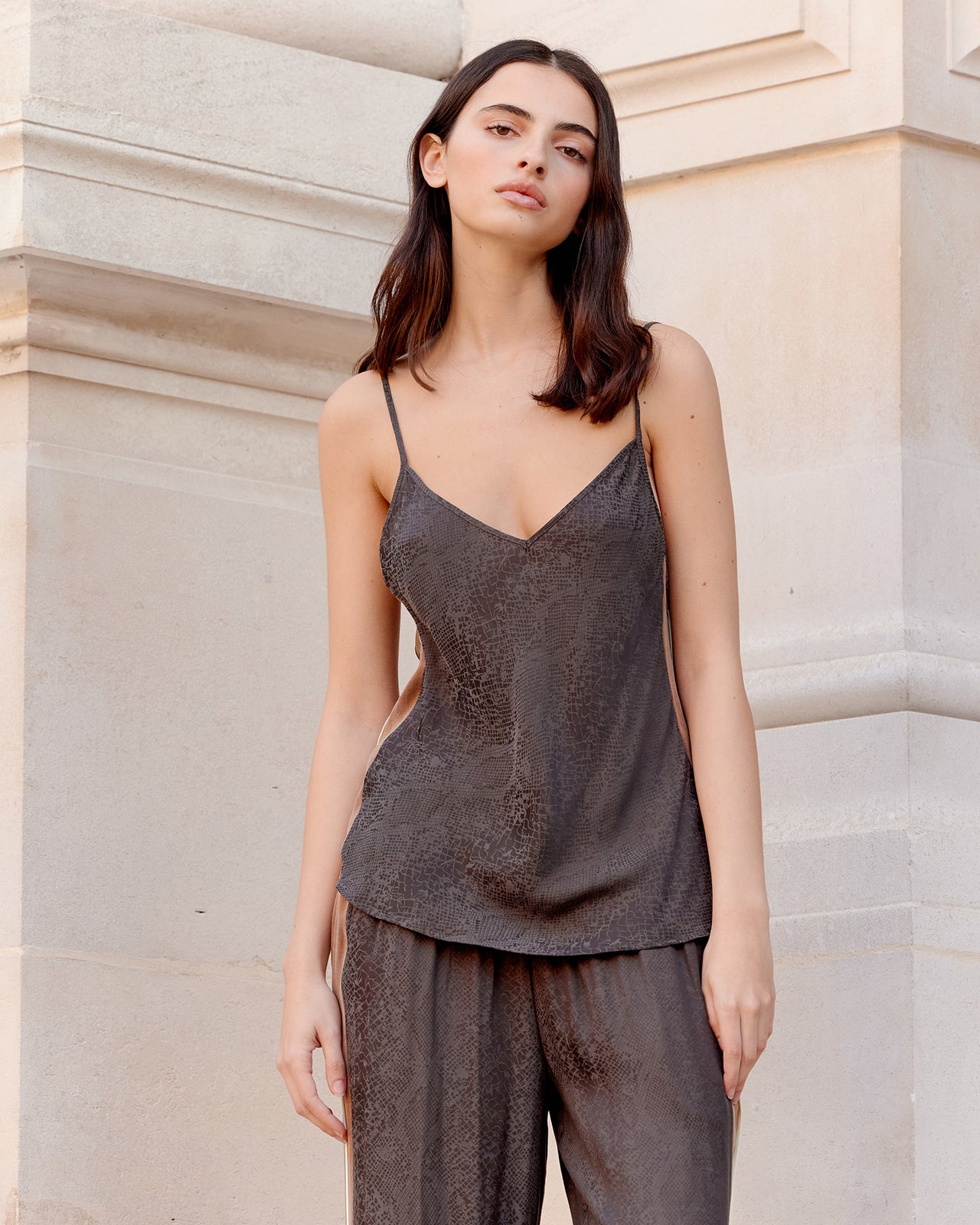 Top en jacquard satin noir imprimé reptile - Chemises & tops Mes Demoiselles - Image 3