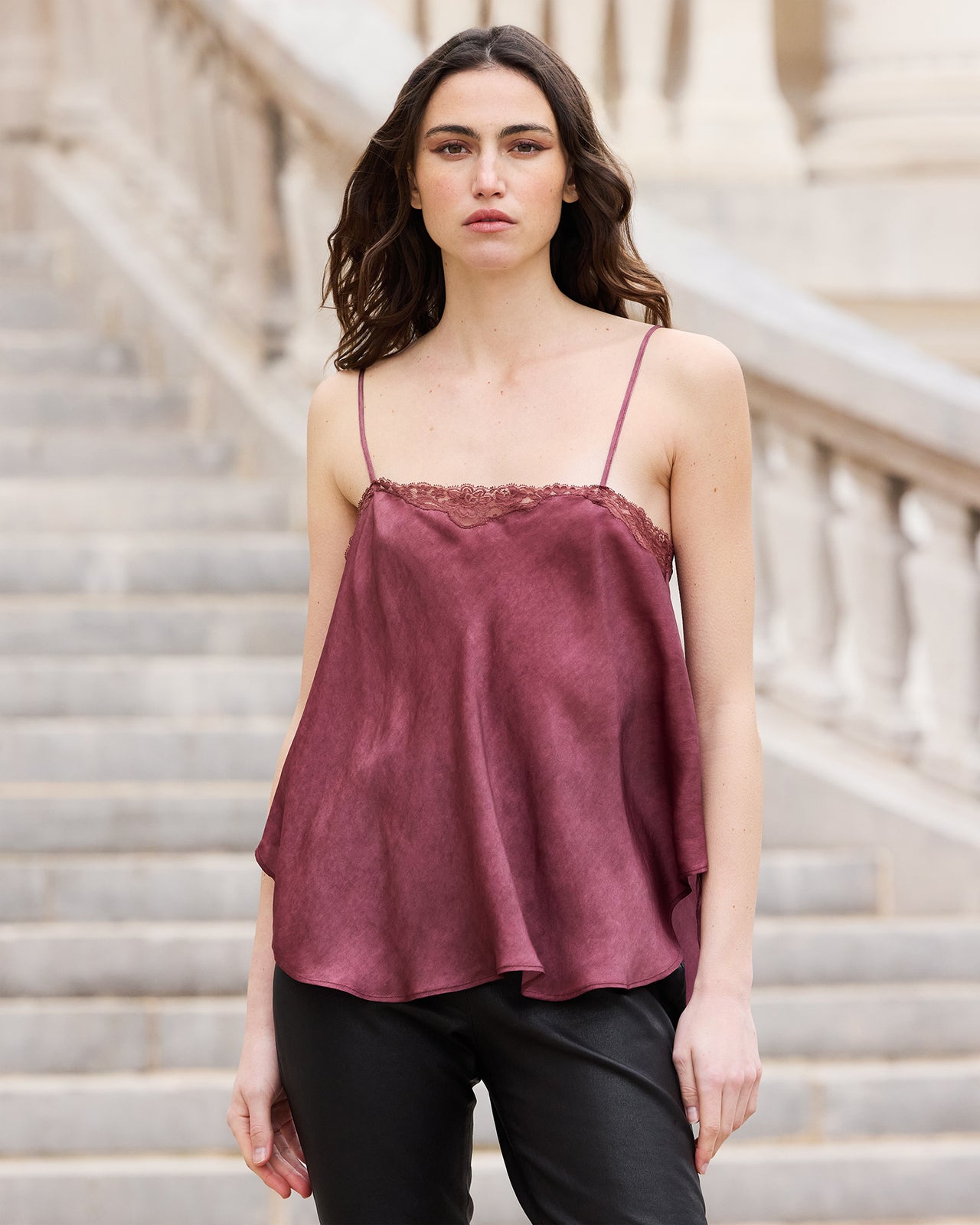 Top en soie rouge avec dentelle française - Chemises & tops Mes Demoiselles - Image 3