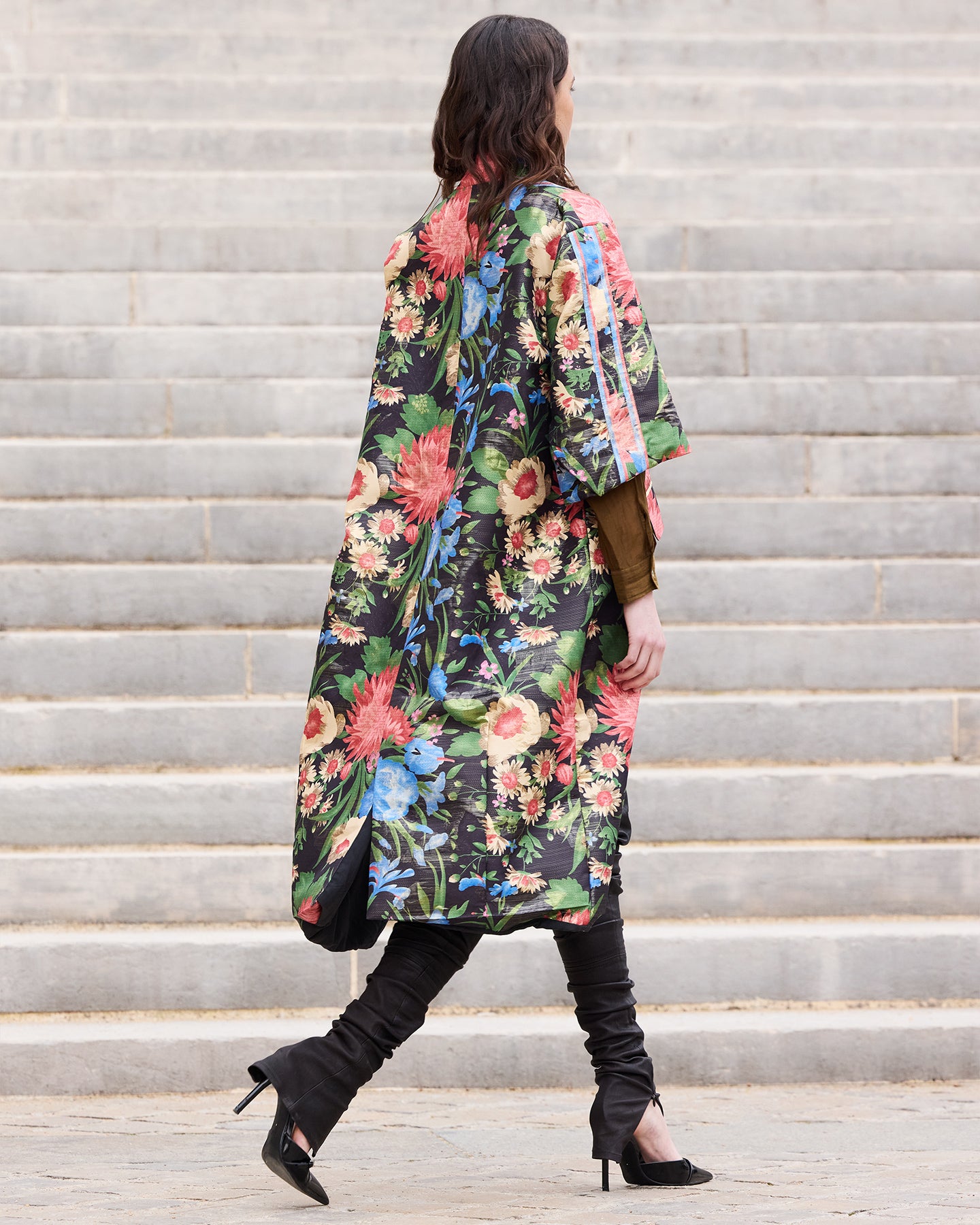 Manteau Rinity - Noir : Manteau en jacquard lurex imprimé grandes fleurs Mes Demoiselles