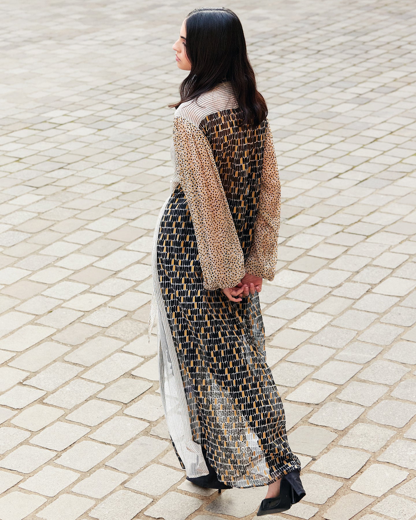 Robe Samiba - Beige : Elégante longue robe chemise en viscose chiffon gold, beige et noire Mes Demoiselles