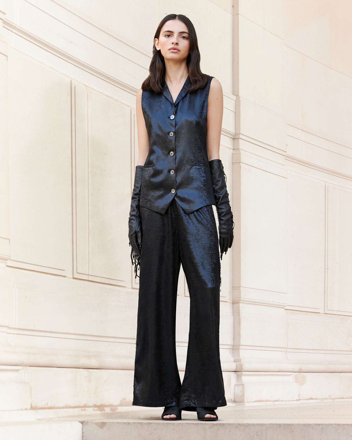 Petit gilet en velvet shiny noir - Manteaux & vestes Mes Demoiselles