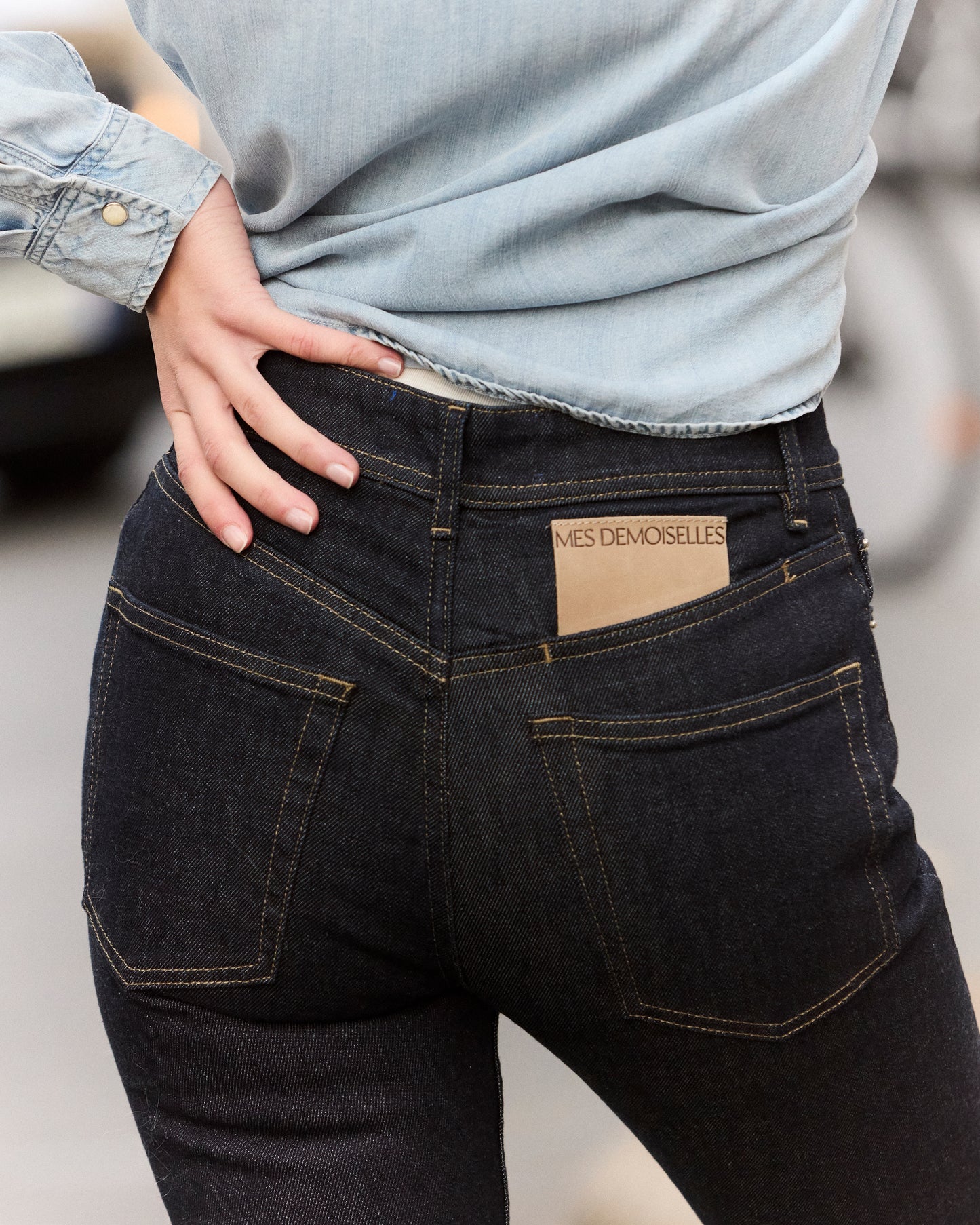 Pantalon Taylor - Indigo : Jean droit en toile japonaise indigo à fentes intérieures Mes Demoiselles