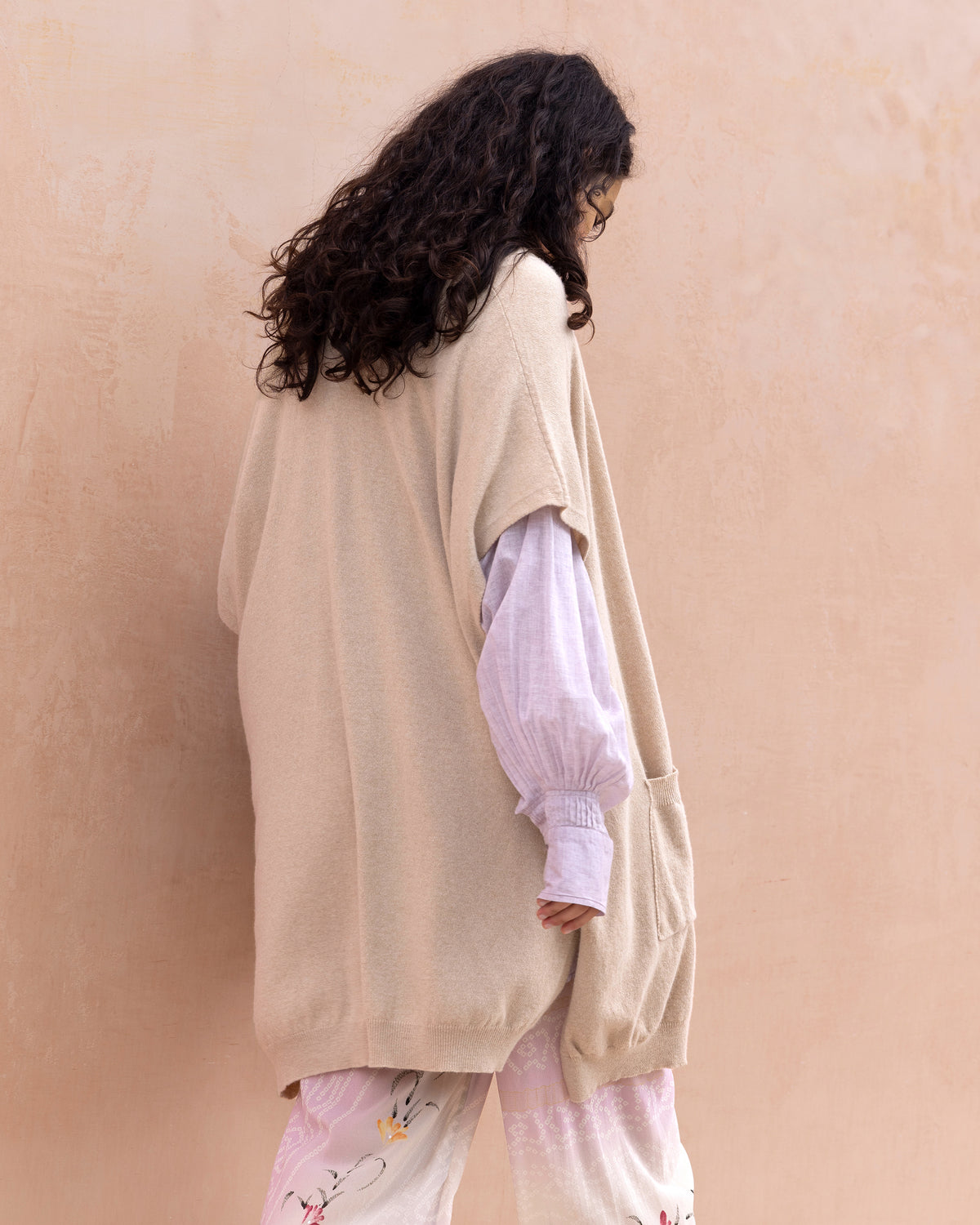 Manteau Camelia - Beige : Long cardigan sans manches beige Mes Demoiselles - Image 5