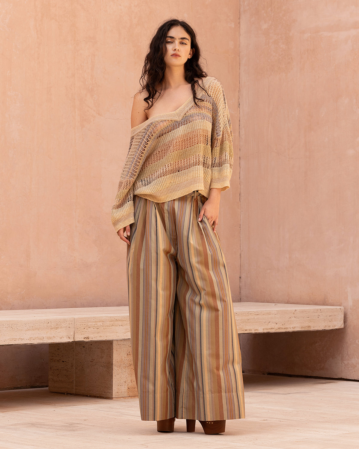 Pull court rayé ajouré dans des nuances de beige - Pulls & gilets Mes Demoiselles