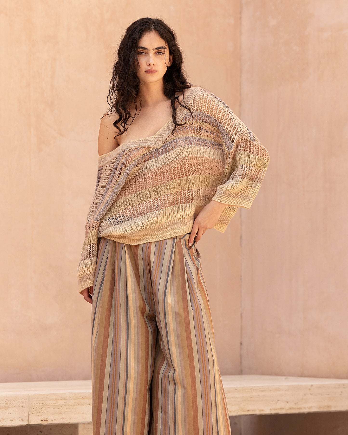 Pull court rayé ajouré dans des nuances de beige - Pulls & gilets Mes Demoiselles