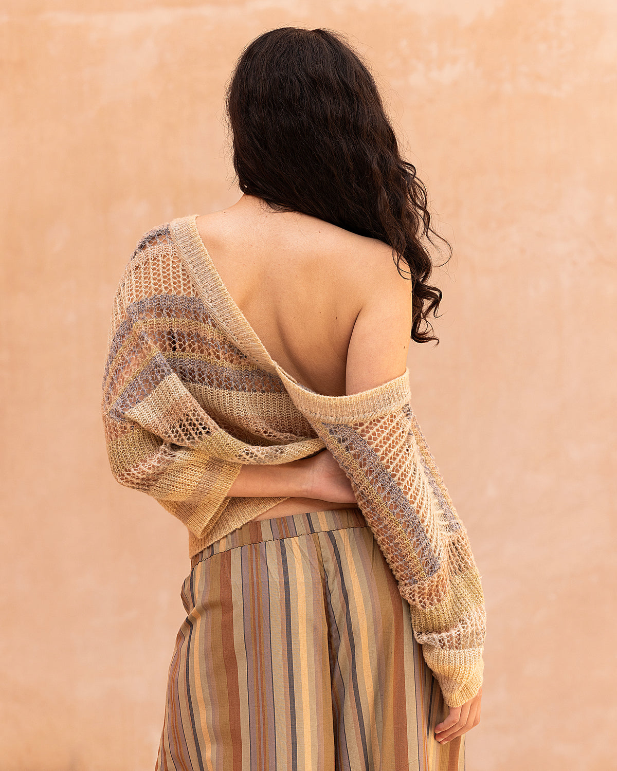 Pull Faika - Beige : Pull court rayé ajouré dans des nuances de beige Mes Demoiselles