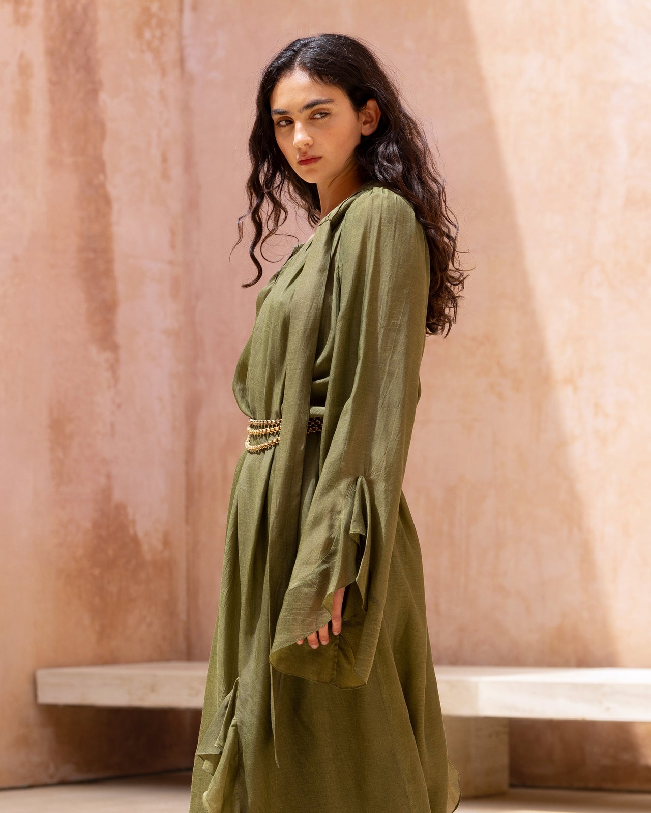 Robe longue en viscose satinée vert kaki - Robes Mes Demoiselles - Image 3