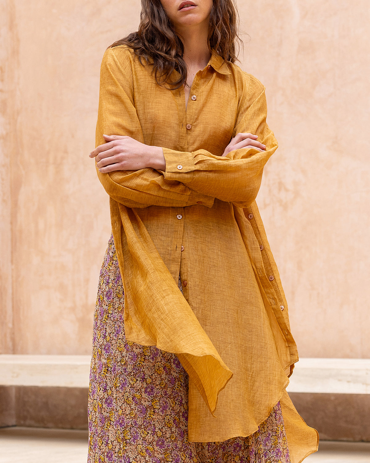 Chemise longue en coton et soie ocre - Chemises & tops Mes Demoiselles - Image 2