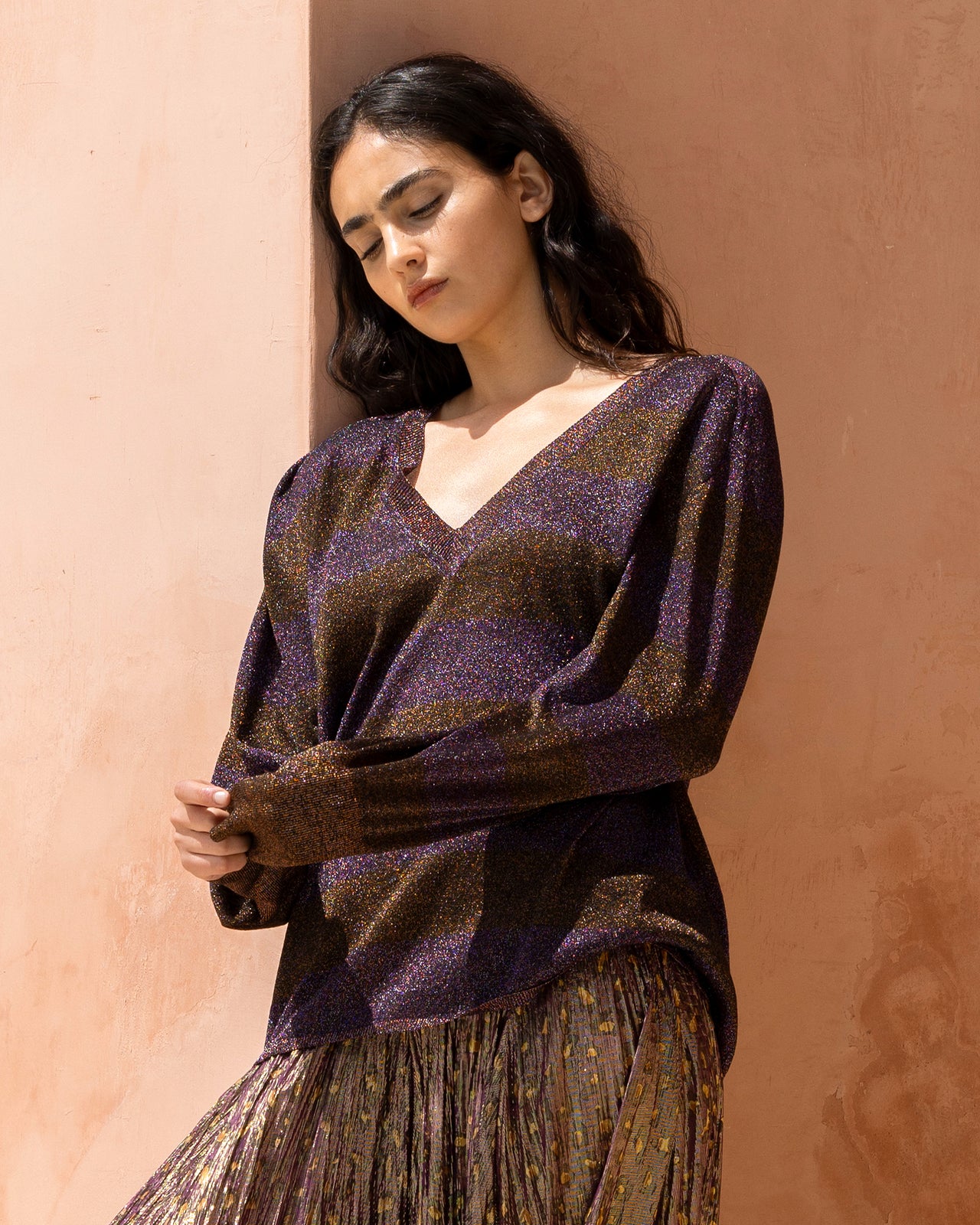 Pull col V en fil italien scintillant purple - Pulls & gilets Mes Demoiselles - Image 2