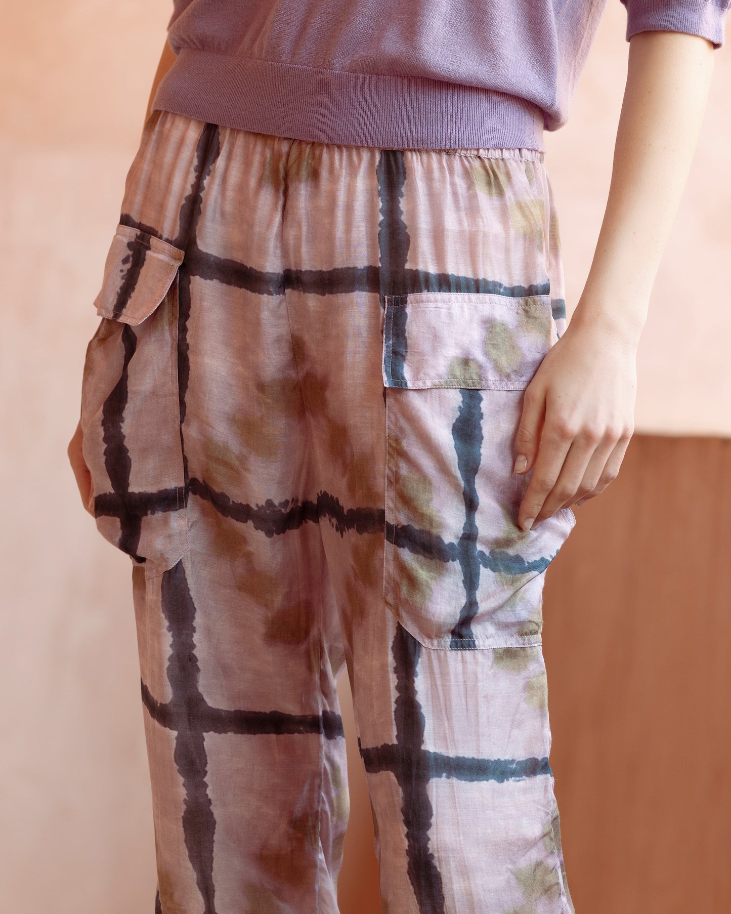 Pantalon Omma - Lavande : Pantalon cargo lavande à carreaux tie & dye Mes Demoiselles