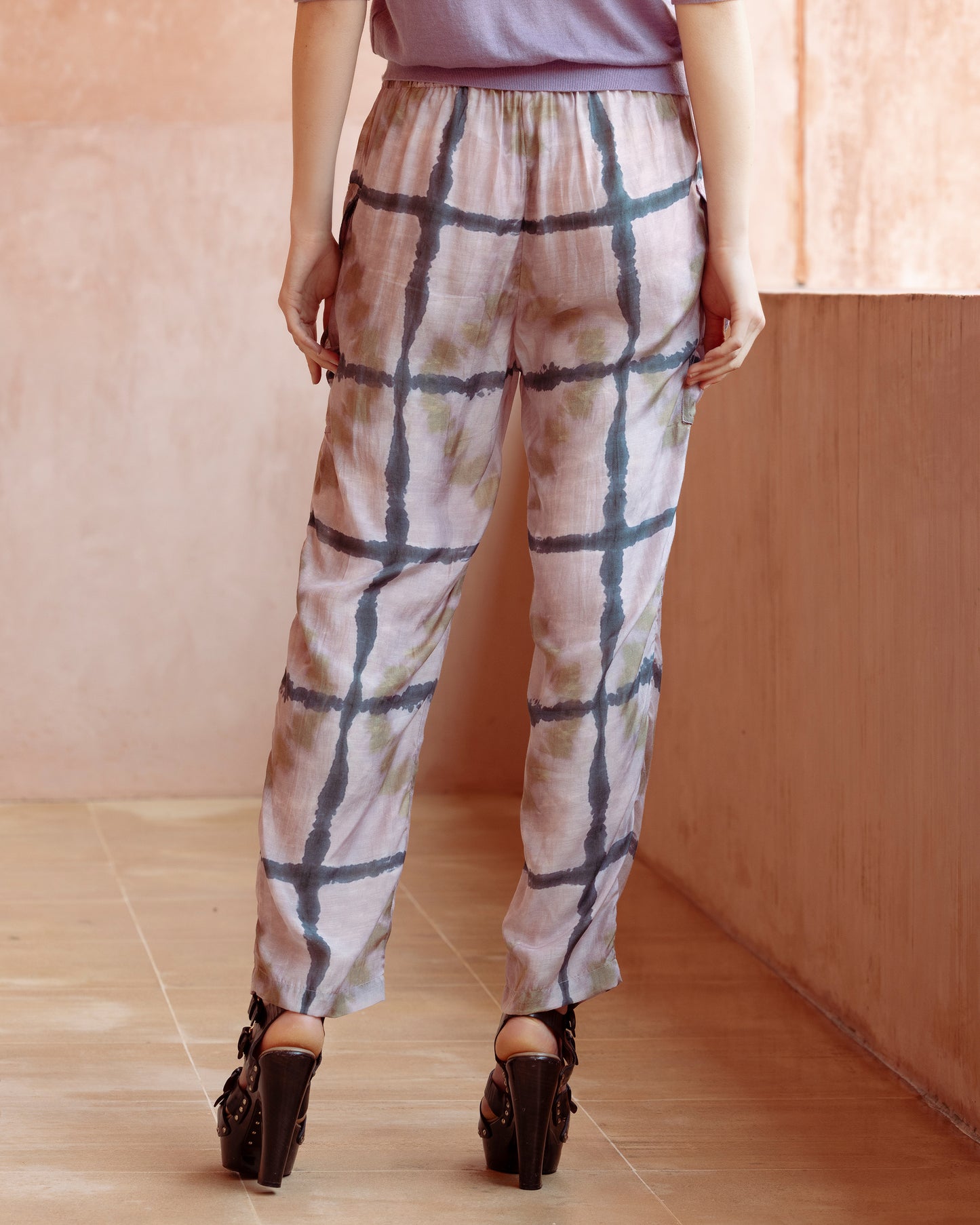 Pantalon Omma - Lavande : Pantalon cargo lavande à carreaux tie & dye Mes Demoiselles