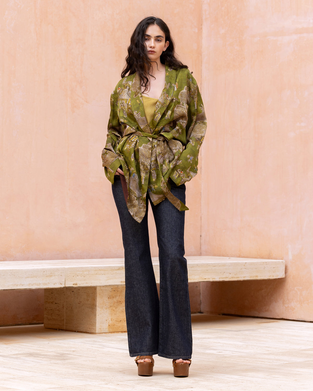 Kimono en jacquard de viscose imprimé sur fond vert - Kimonos & ponchos Mes Demoiselles - Image 1