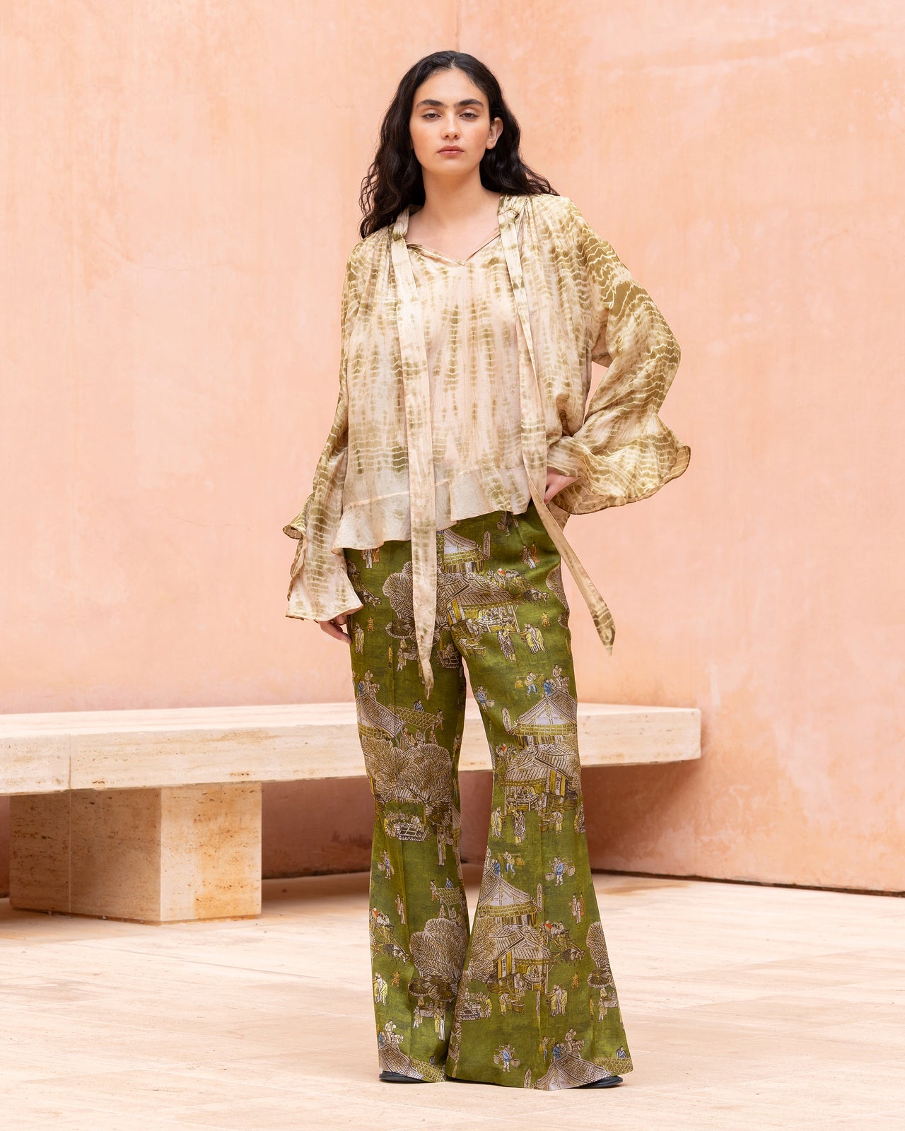 Pantalon patte d’éléphant en jacquard de viscose imprimé sur fond vert - Pantalons & combinaisons Mes Demoiselles - Image 1