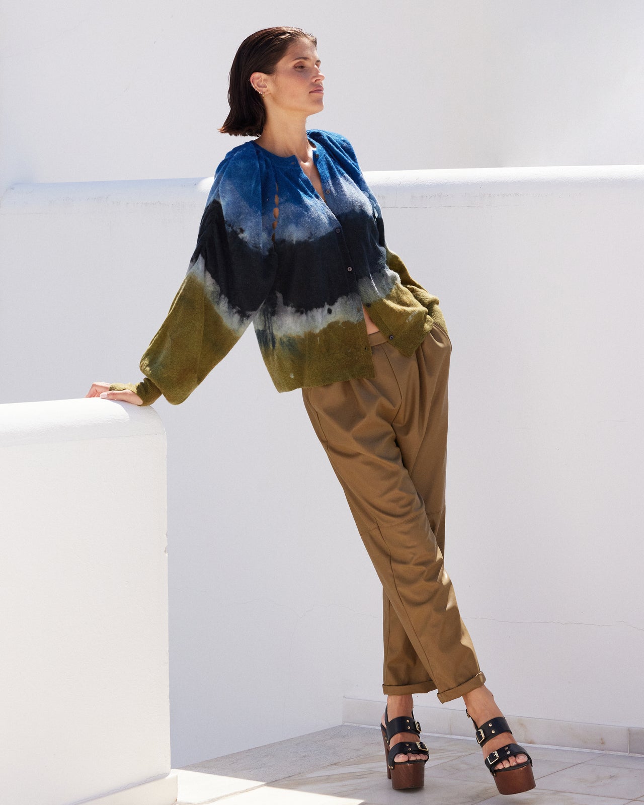 Pantalon droit en simili cuir – kaki - Pantalons & combinaisons Mes Demoiselles - Image 1