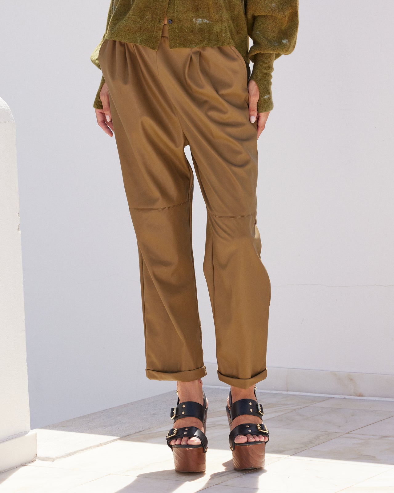 Pantalon Roxy - Kaki : Pantalon droit en simili cuir – kaki Mes Demoiselles - Image 4