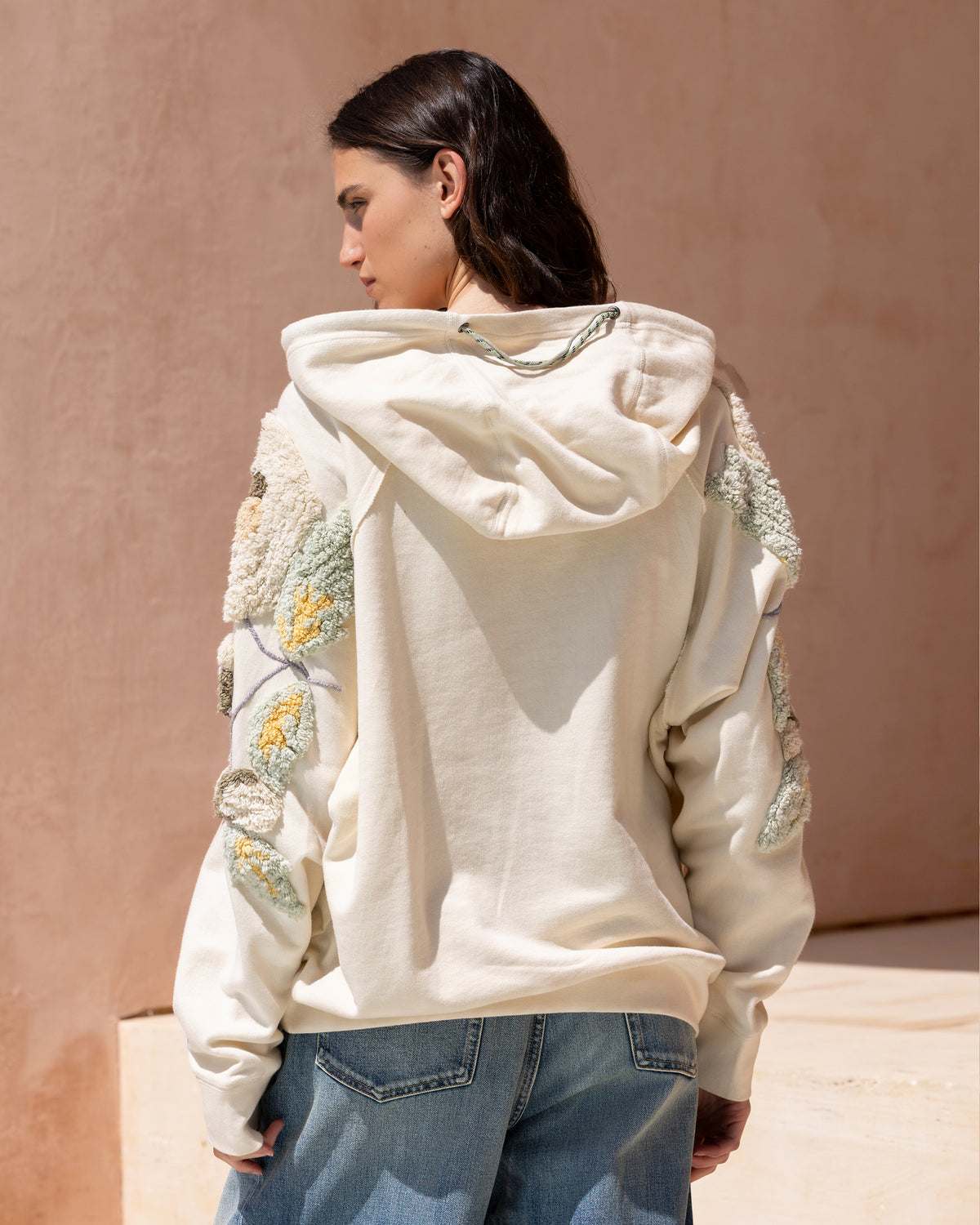 Hoodie Snapdragon - Ivoire : Maxi sweatshirt brodé façon tapisserie Mes Demoiselles