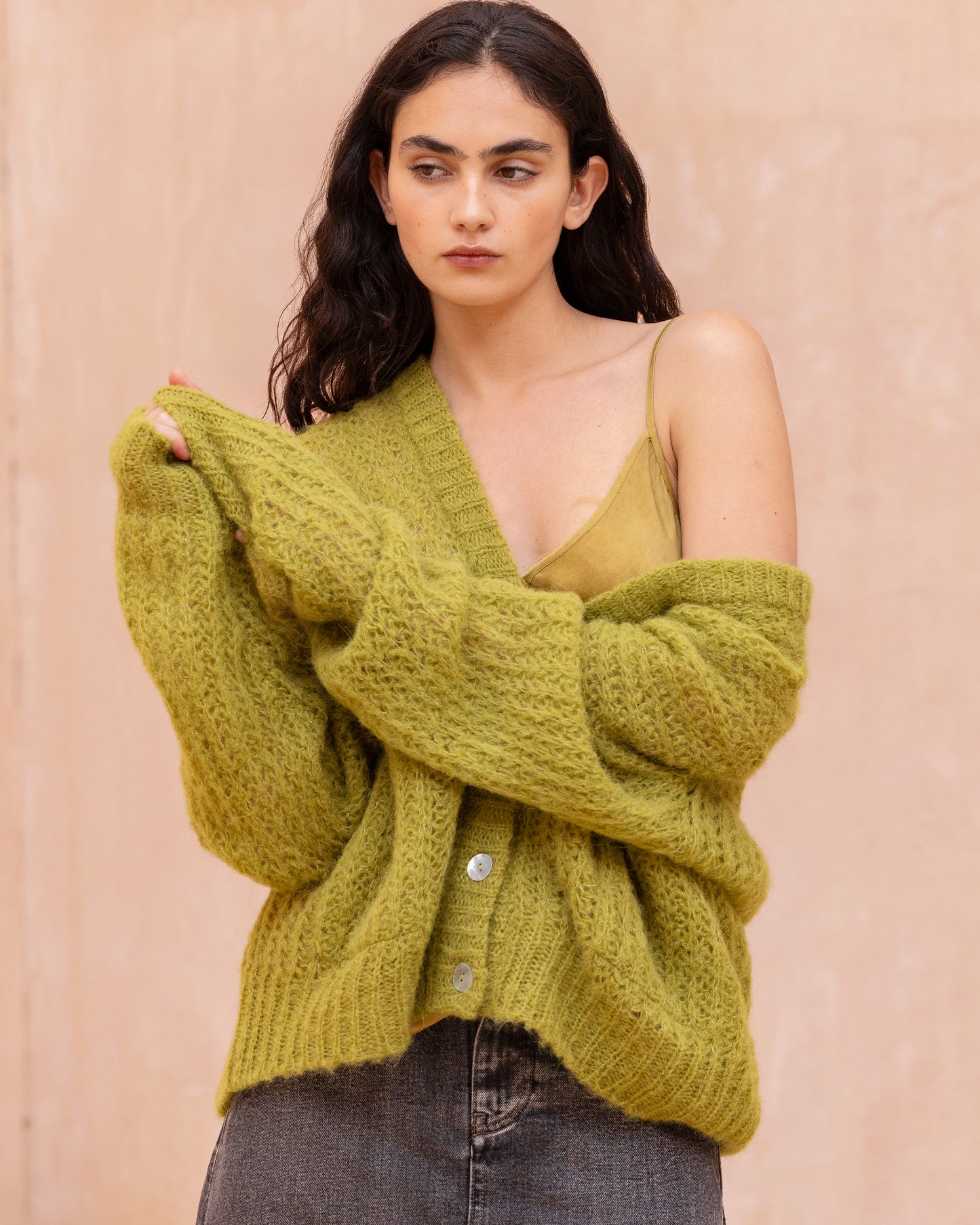 Cardigan kaki olive en alpaga brossé - Pulls & gilets Mes Demoiselles
